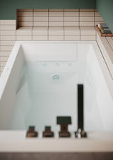 Jacuzzi® Whirlpool Bath - MyWay™ 170